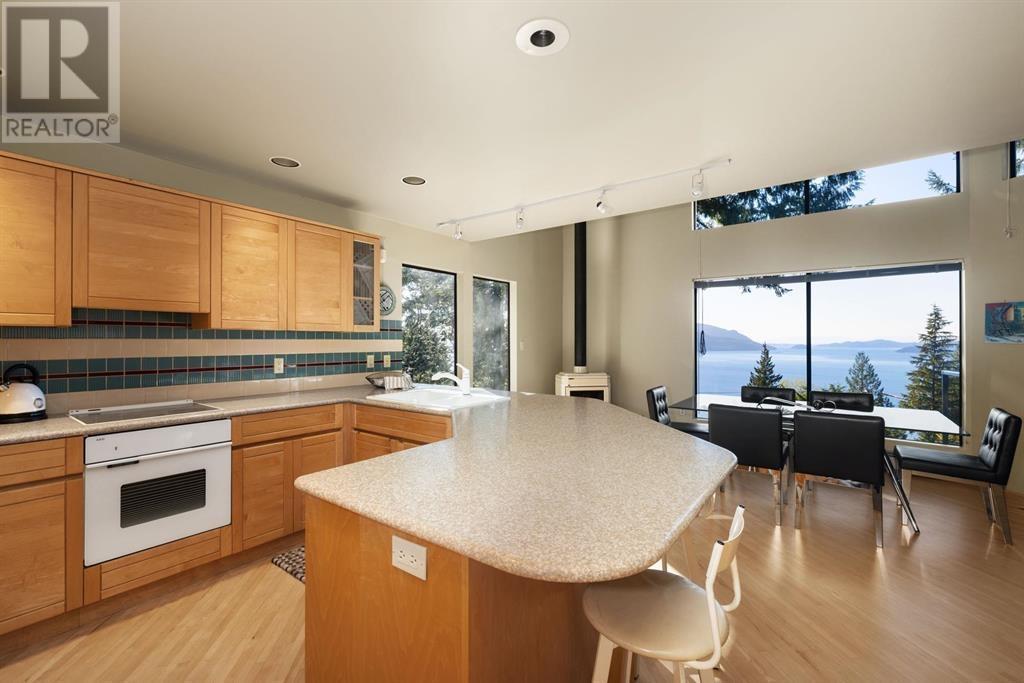 225 Mountain Drive, Lions Bay, British Columbia  V0N 2E0 - Photo 22 - R3001068