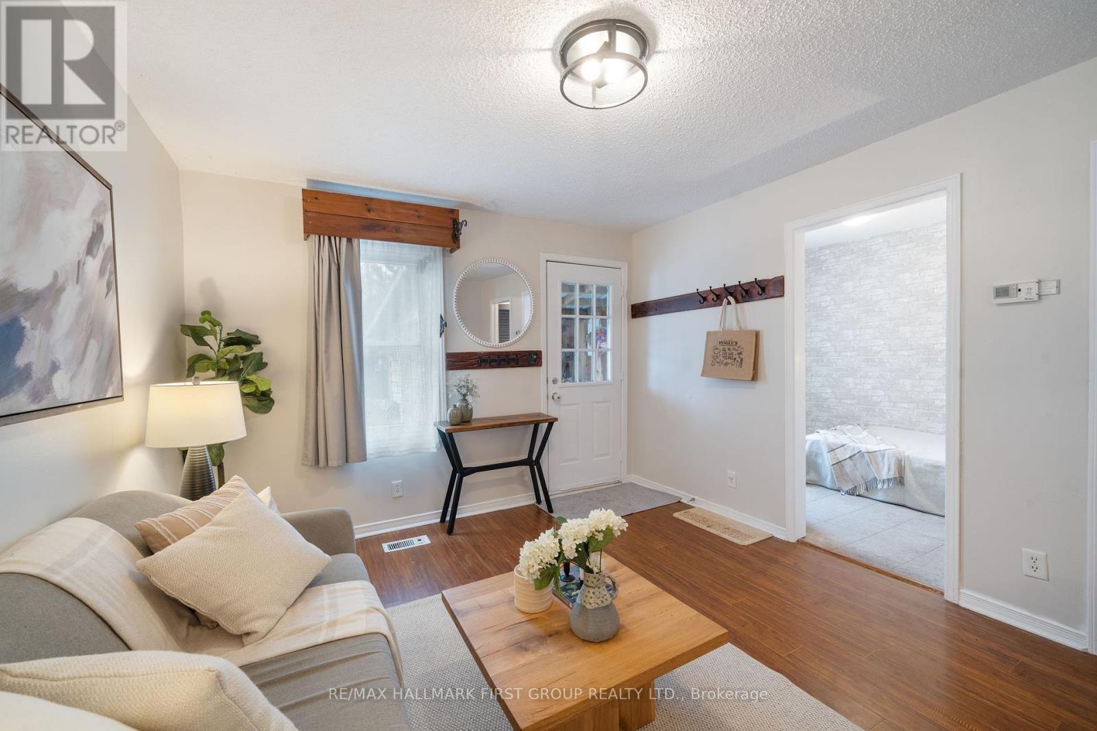 Property at 283 PARK ROAD S image 4