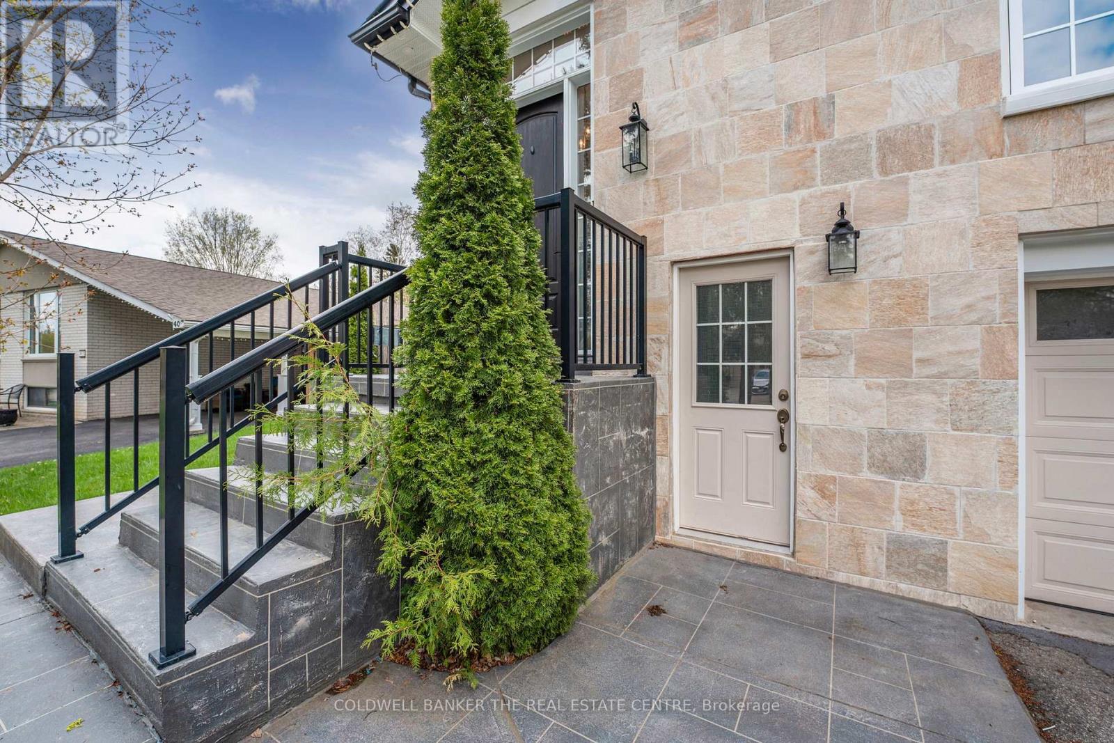 Property at 409 ROYWOOD CRESCENT image 3