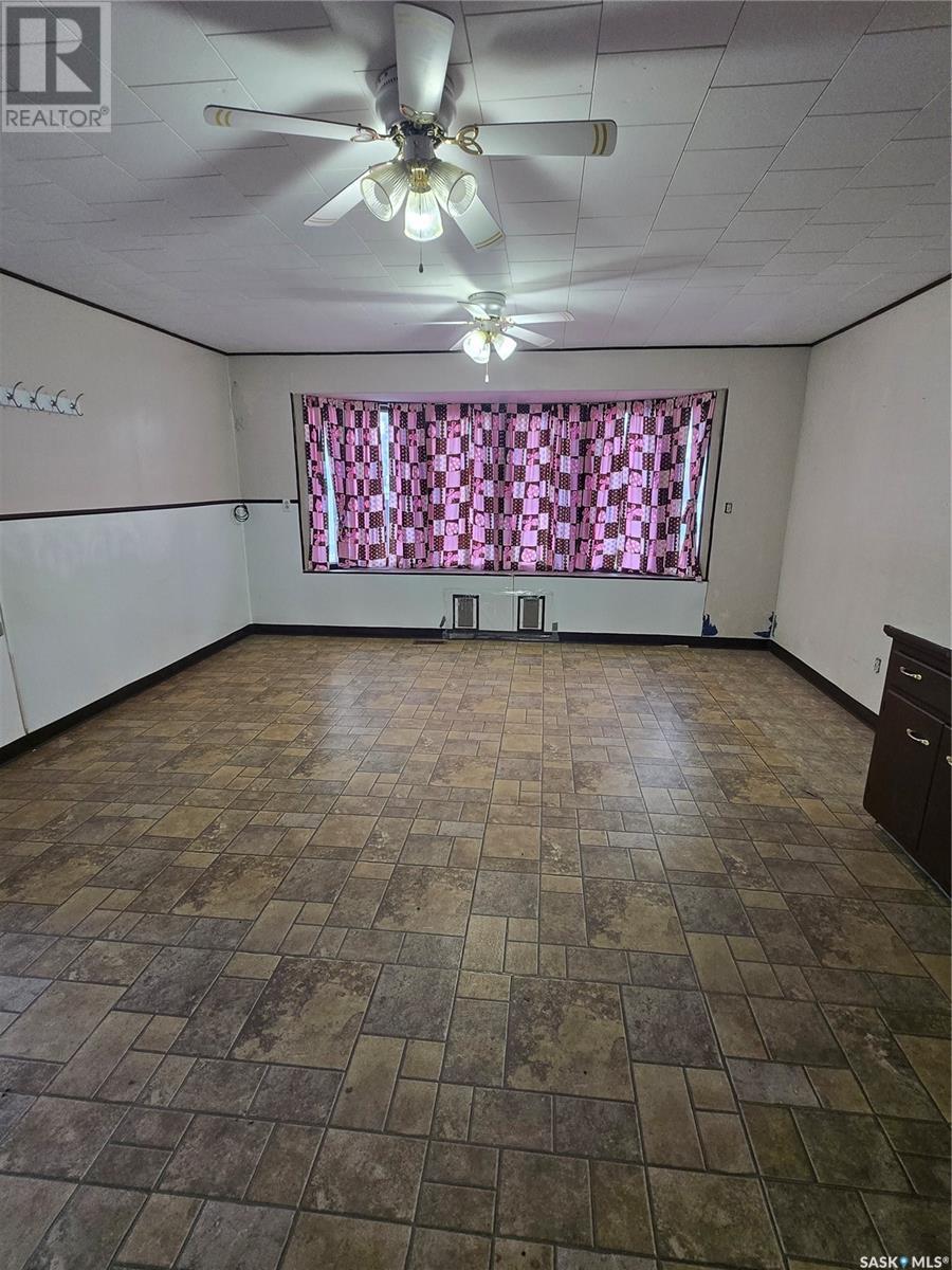 Property at 901 Queen STREET image 2
