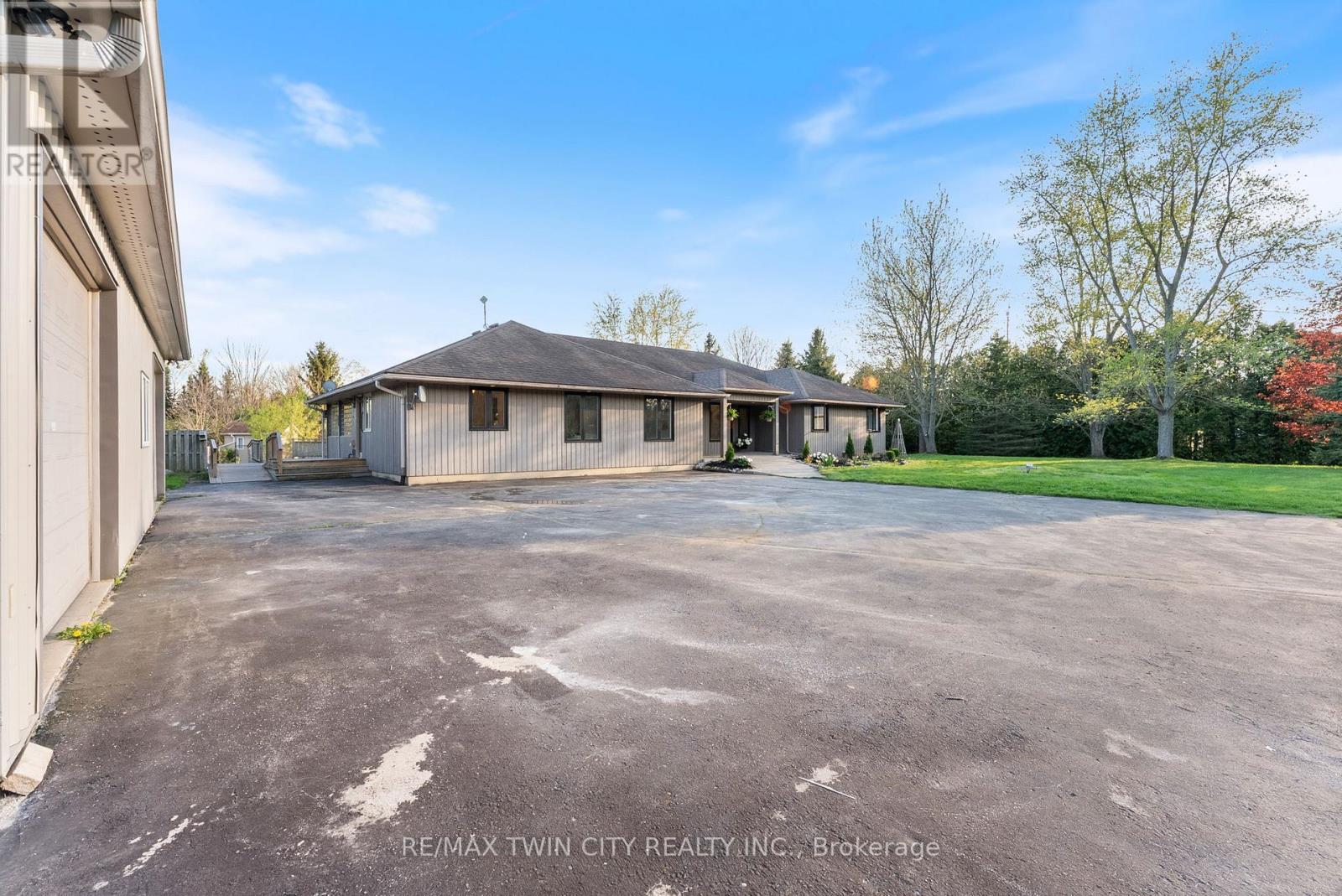 37 River Road, Brant, Ontario  N3R 0C1 - Photo 9 - X12138977