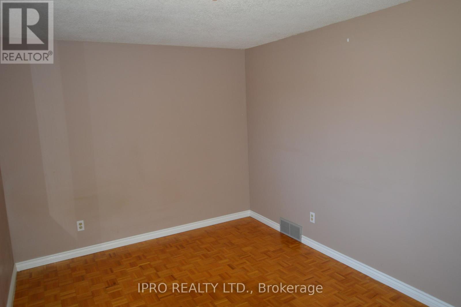 198 Pinedale Drive, Kitchener, Ontario  N2E 1K3 - Photo 9 - X12138991
