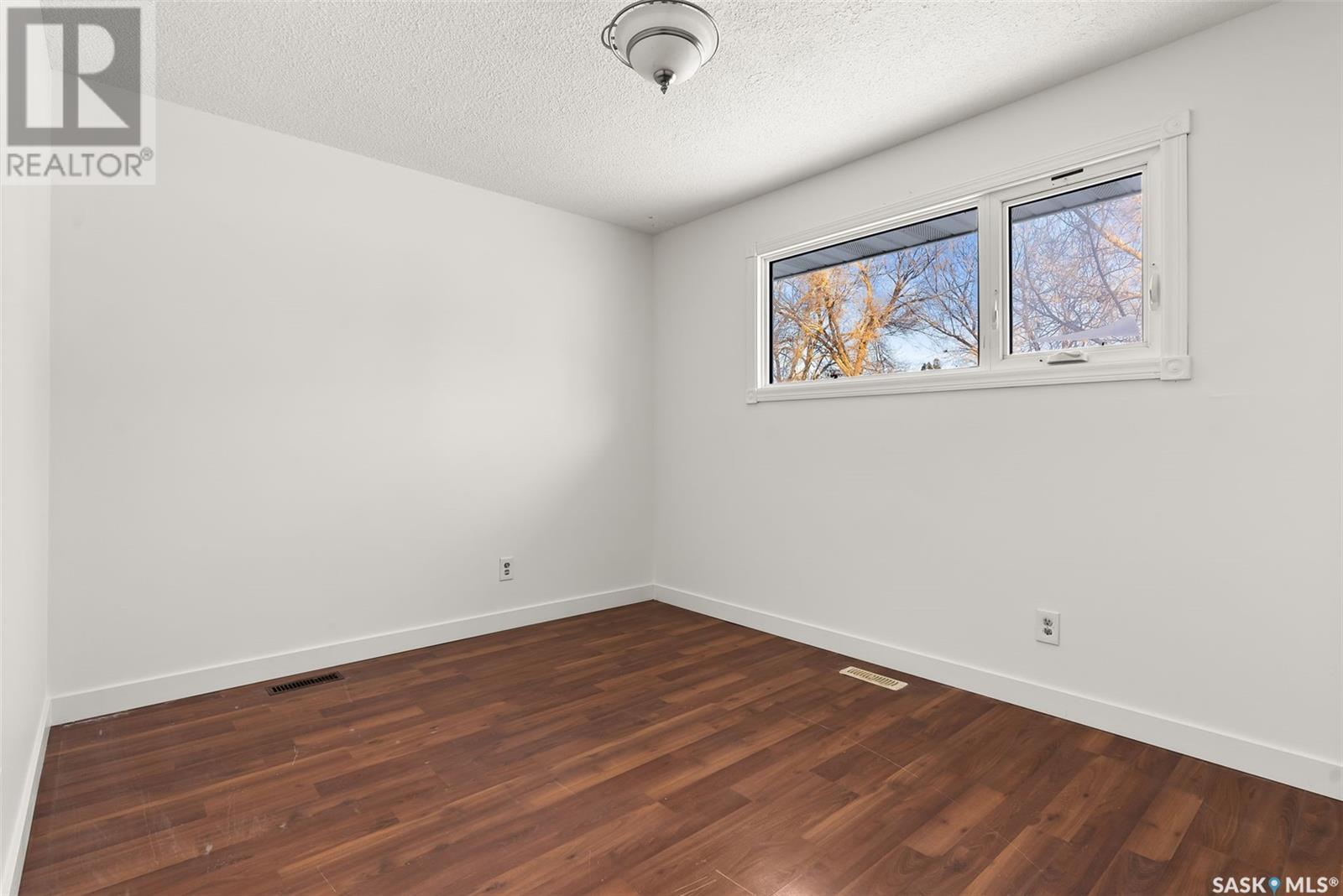 183 Magee Crescent, Regina, Saskatchewan  S4R 6K6 - Photo 12 - SK996168