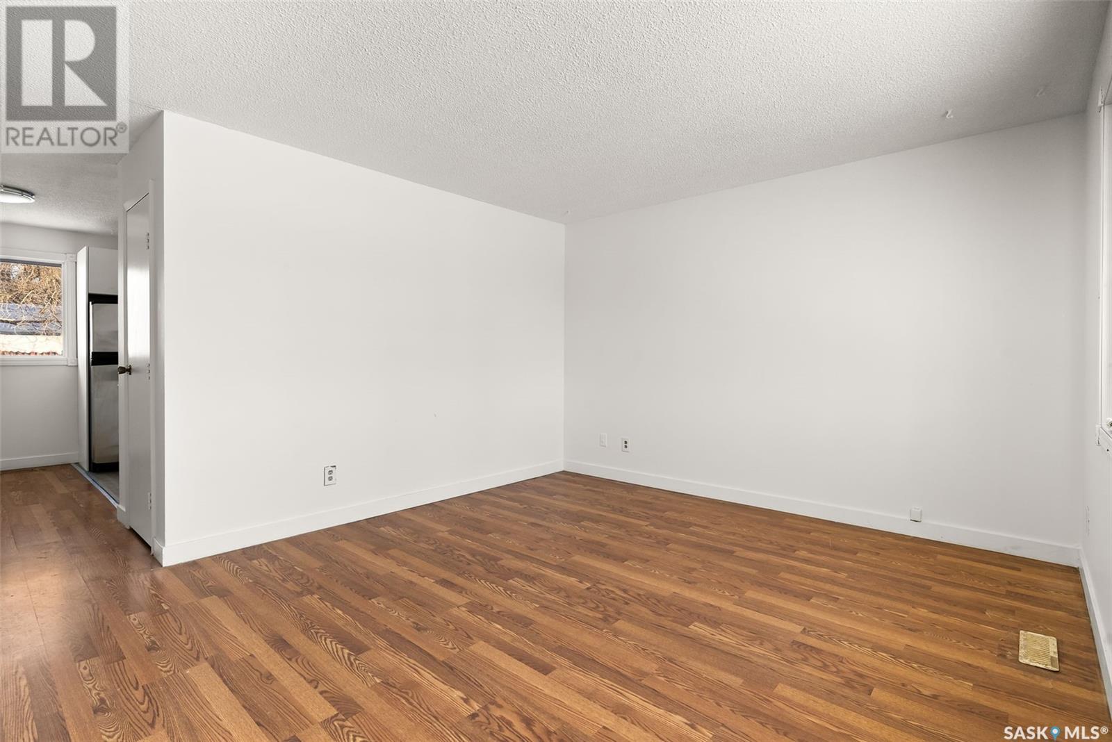183 Magee Crescent, Regina, Saskatchewan  S4R 6K6 - Photo 6 - SK996168