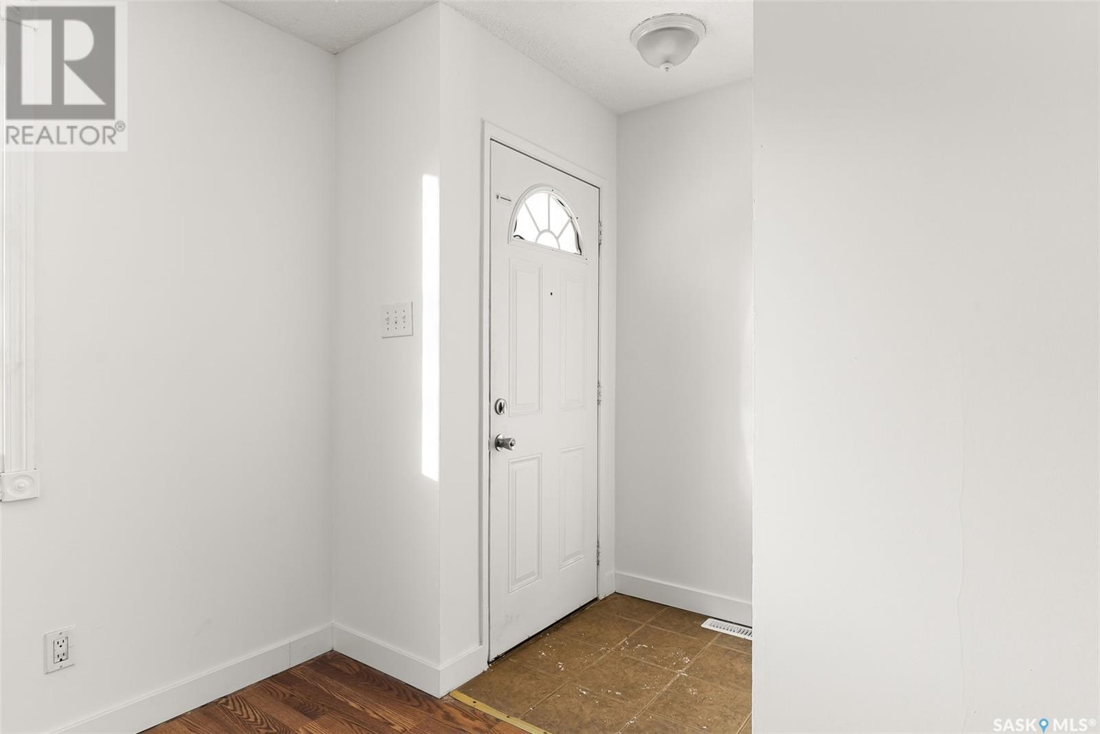 Property at 183 Magee CRESCENT image 4