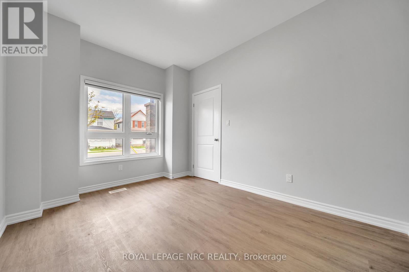 178 Broadway Lane, Welland, Ontario  L3C 5L5 - Photo 12 - X12138372