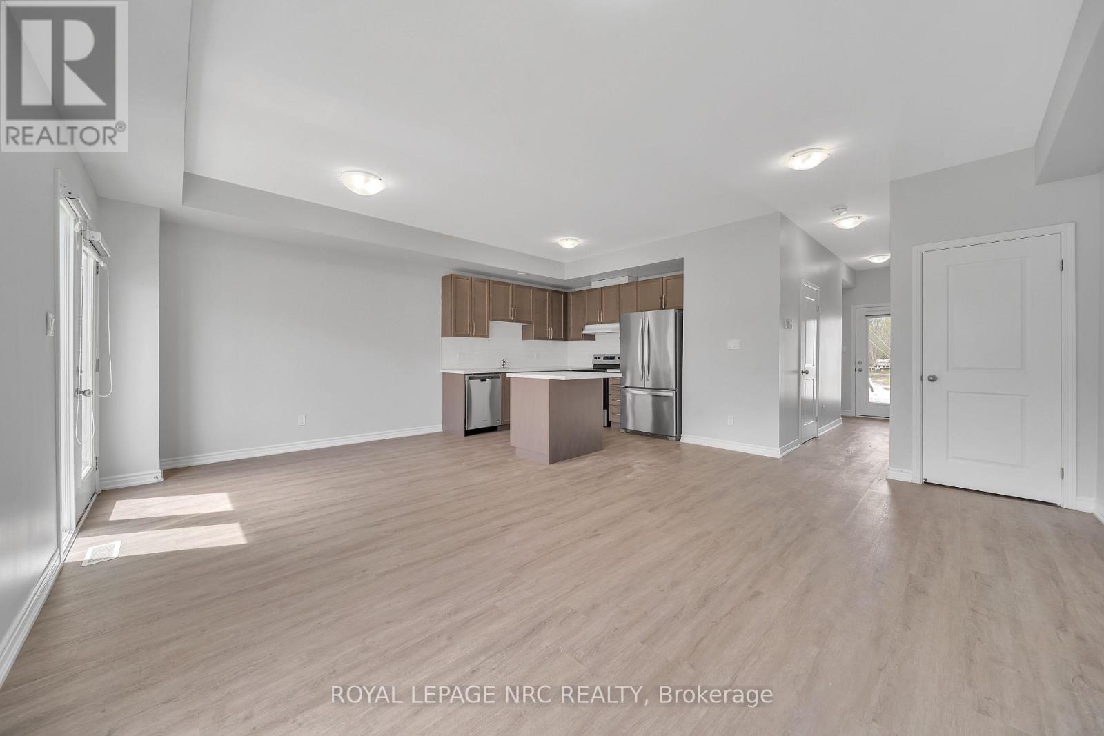 178 Broadway Lane, Welland, Ontario  L3C 5L5 - Photo 9 - X12138372