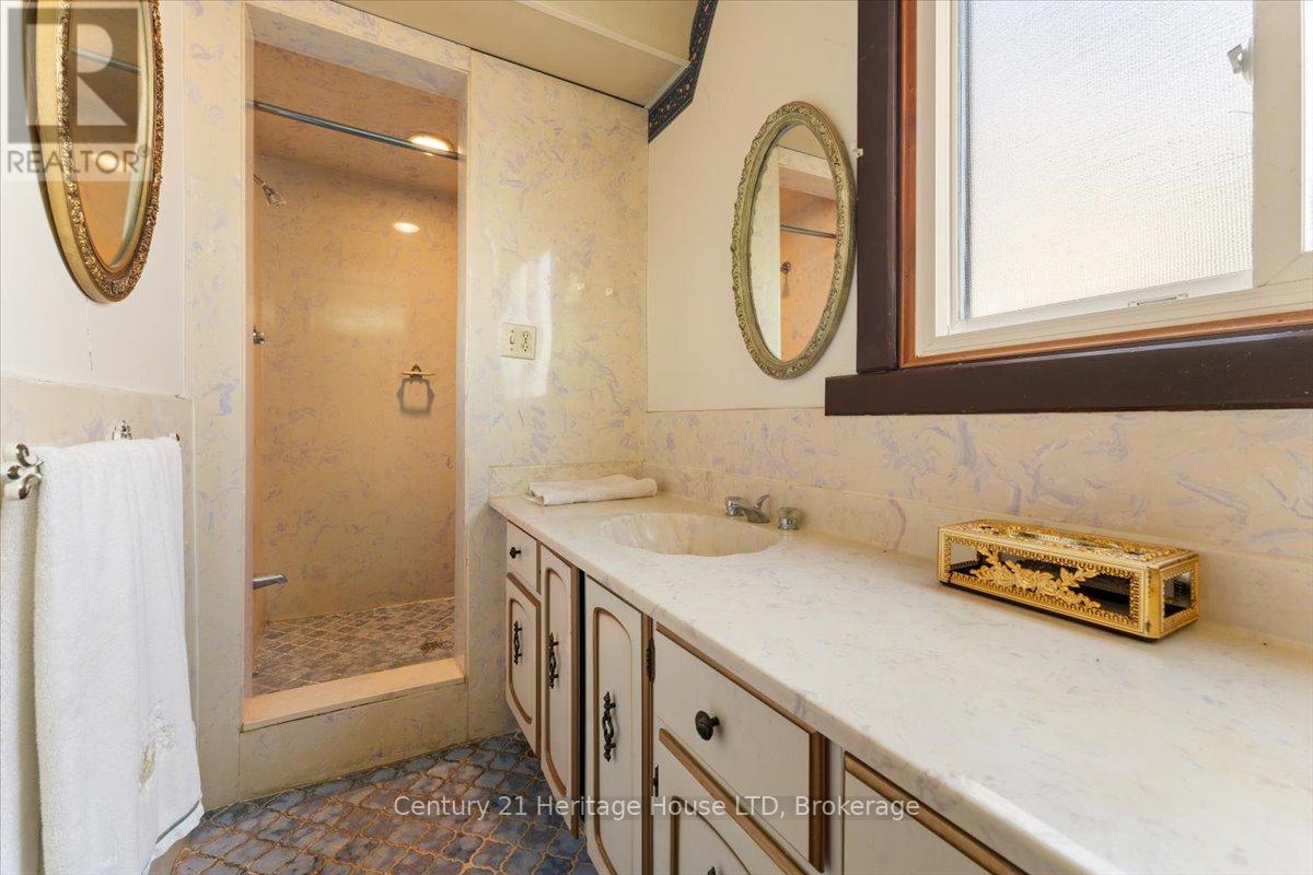 38 Palm Court, Hamilton (Stoney Creek), Ontario  L8G 2T7 - Photo 17 - X12138995