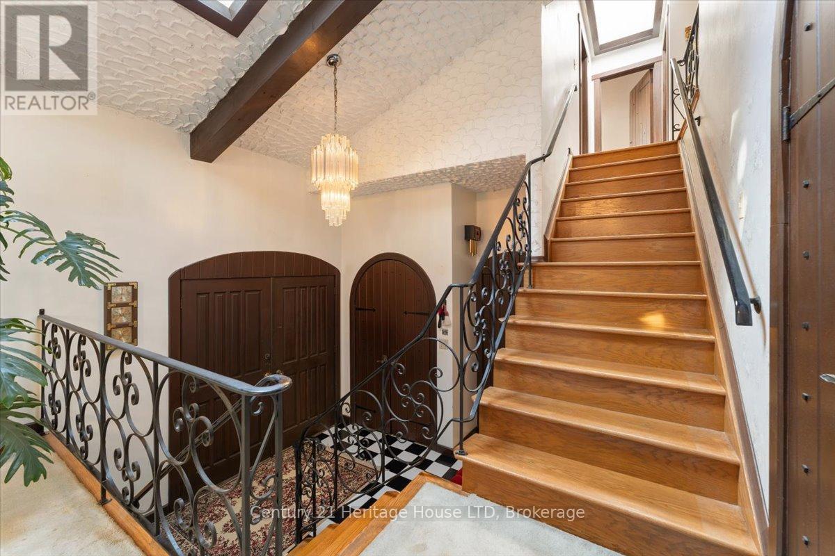 38 Palm Court, Hamilton (Stoney Creek), Ontario  L8G 2T7 - Photo 7 - X12138995