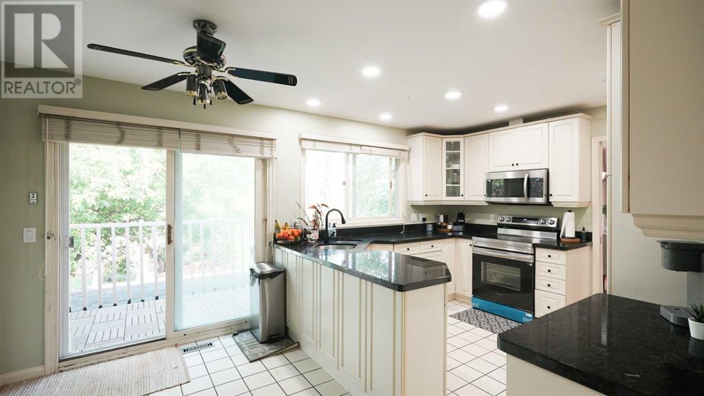 Property at 127 Ranchview Mews NW image 2