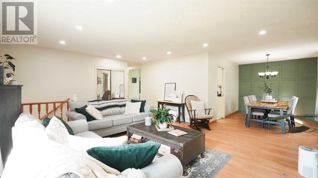 Property at 127 Ranchview Mews NW image 5