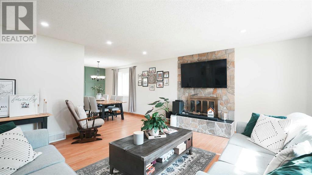 Property at 127 Ranchview Mews NW image 1