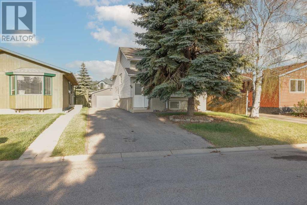 Property at 76 Doverglen Crescent SE image 2