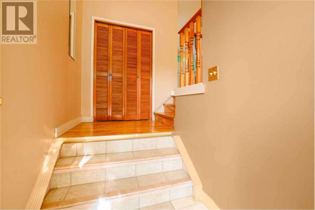Property at 76 Doverglen Crescent SE image 5