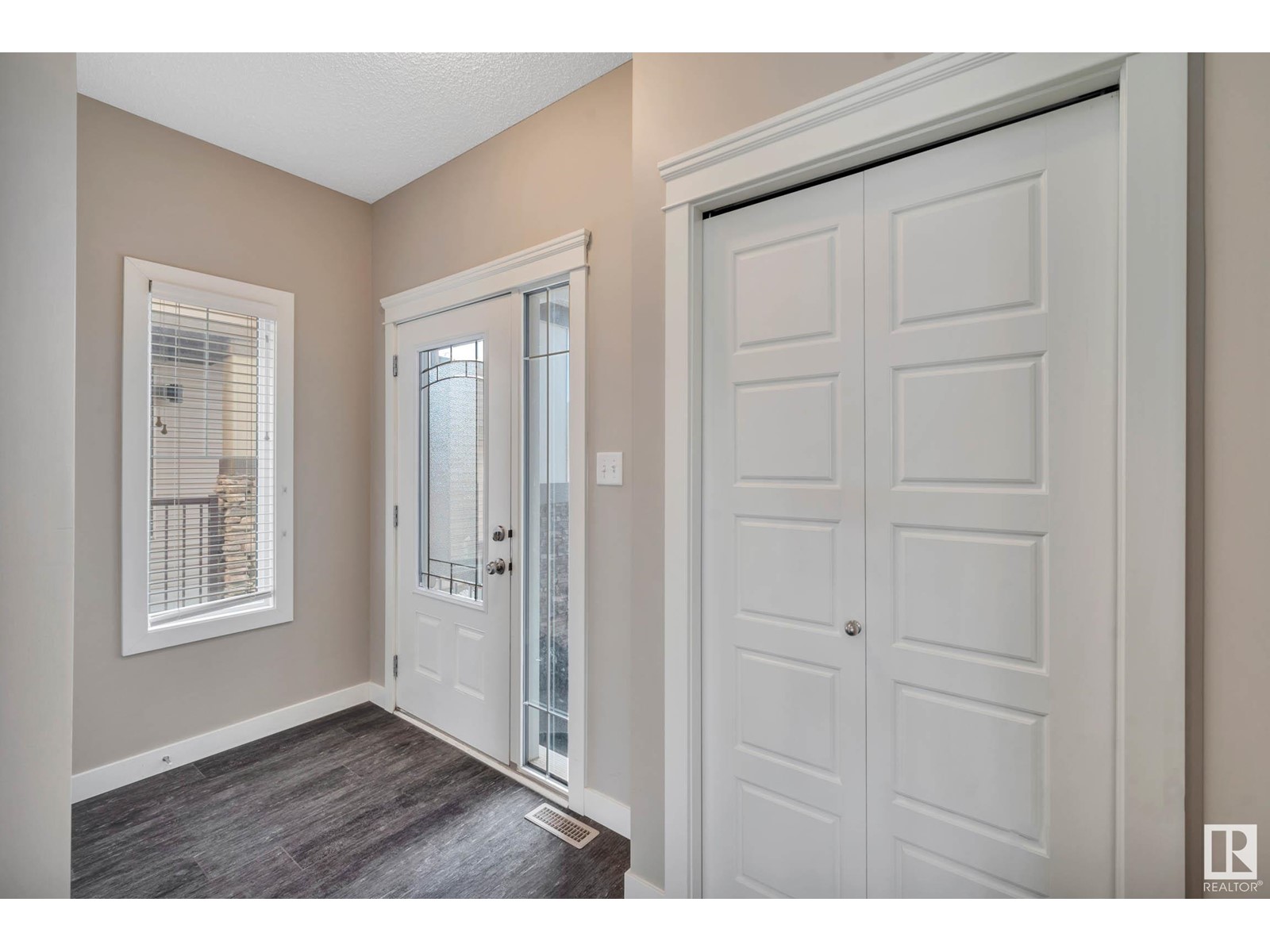 Property at 9863 222 ST NW image 2