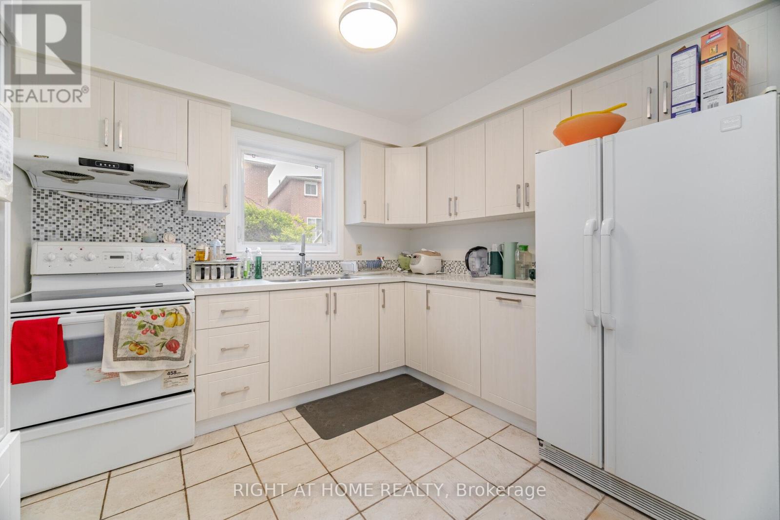 5253 Palomar Crescent, Mississauga, Ontario  L5R 2W8 - Photo 15 - W12138999