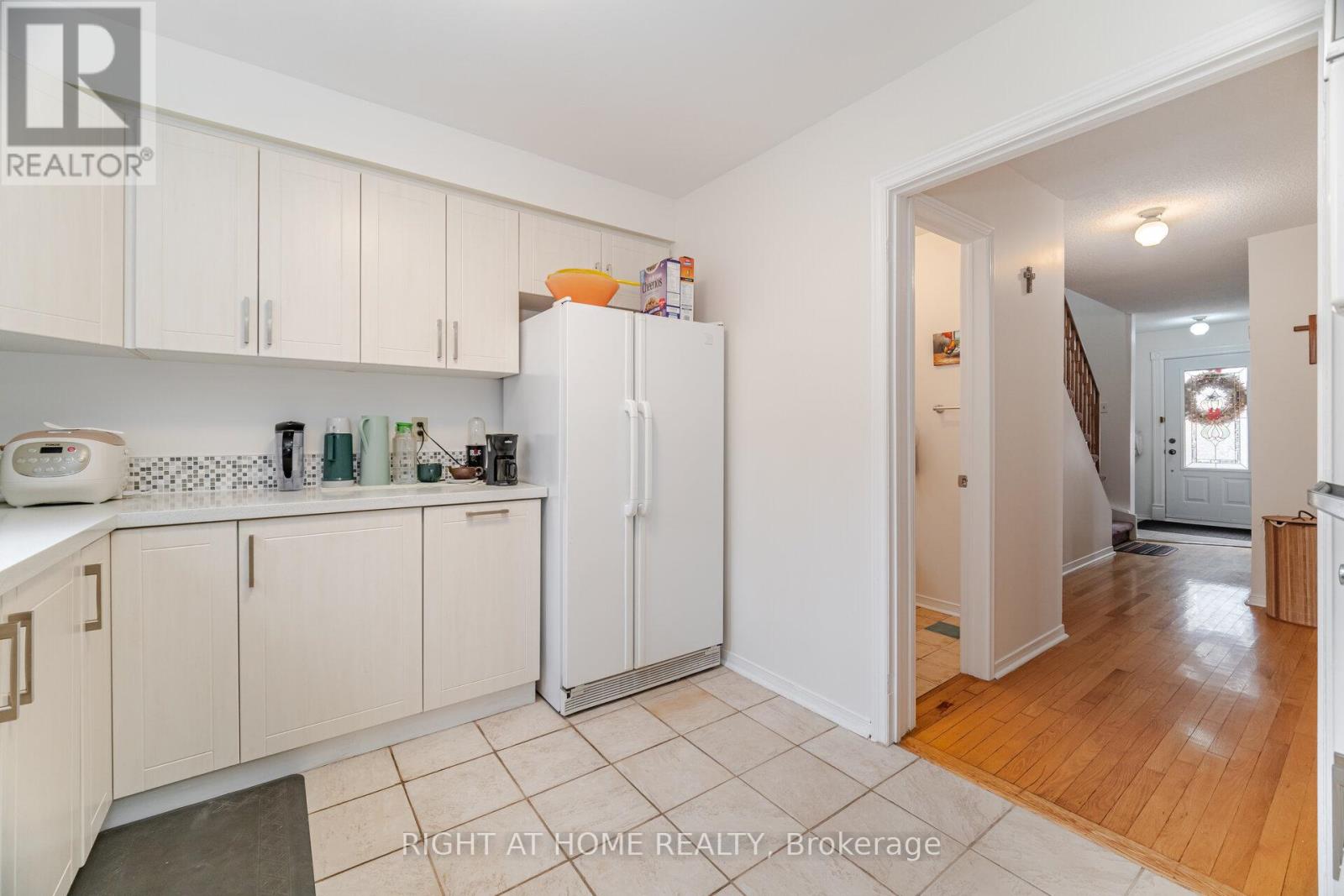 5253 Palomar Crescent, Mississauga, Ontario  L5R 2W8 - Photo 17 - W12138999