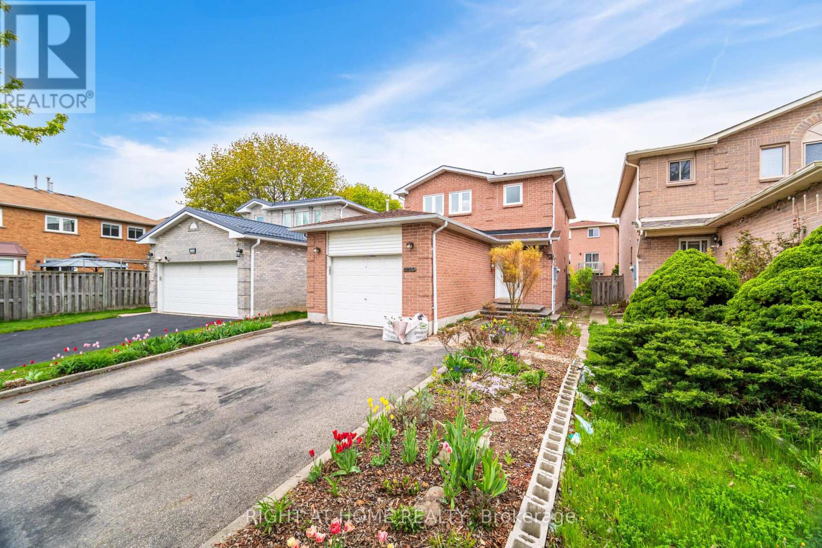 5253 Palomar Crescent, Mississauga, Ontario  L5R 2W8 - Photo 2 - W12138999