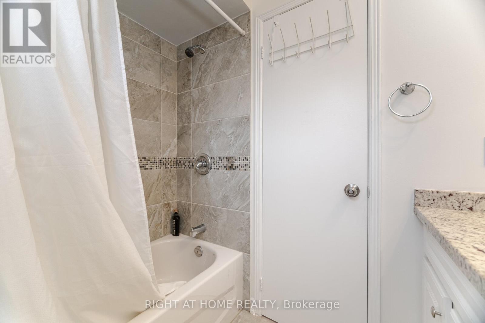 5253 Palomar Crescent, Mississauga, Ontario  L5R 2W8 - Photo 24 - W12138999