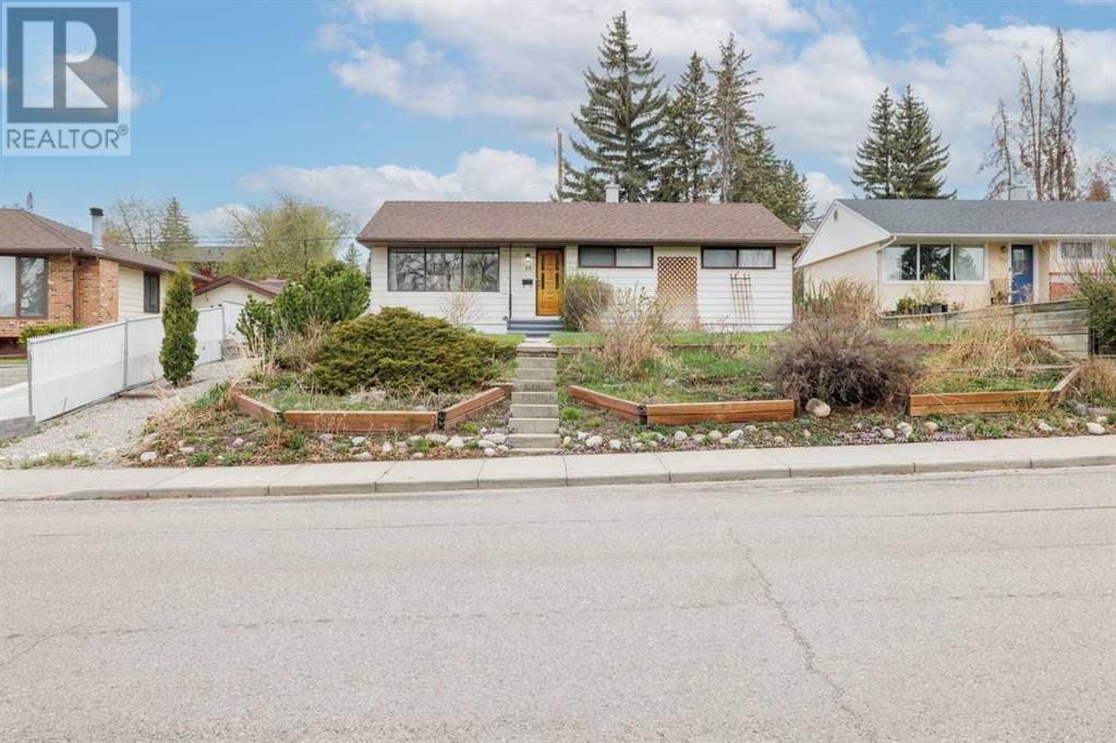 Property at 33 Northmount Crescent NW image 2