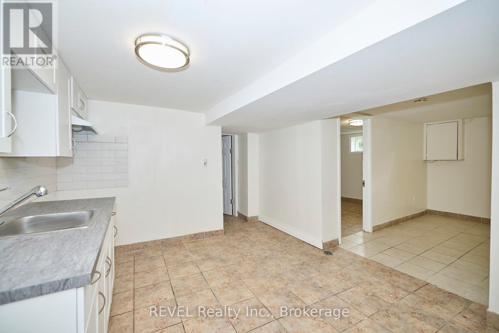 43 Cosby Avenue, St. Catharines, Ontario  L2M 5R7 - Photo 21 - X12139021