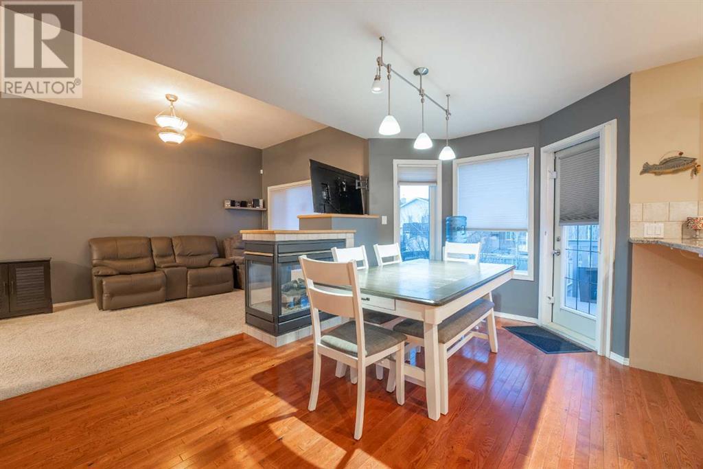 Property at 19 Fairmont Gate S image 4