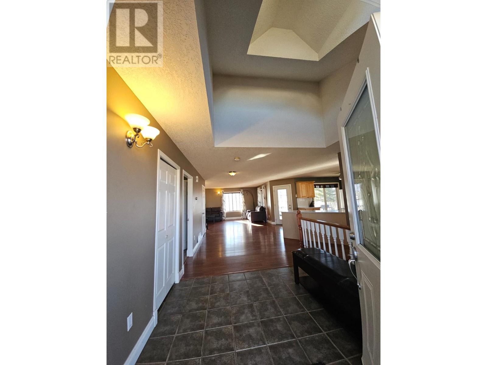 5209 41 Street Ne, Chetwynd, British Columbia  V0C 1J0 - Photo 2 - 10342813