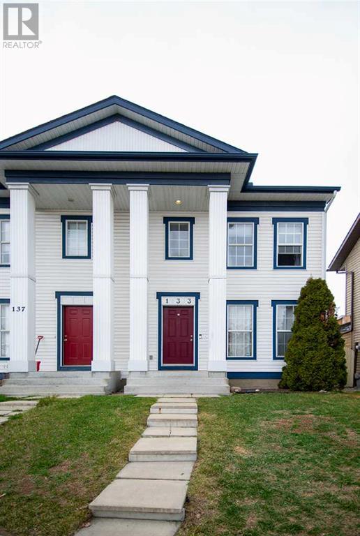 Property at 133 Elgin Place SE image 1