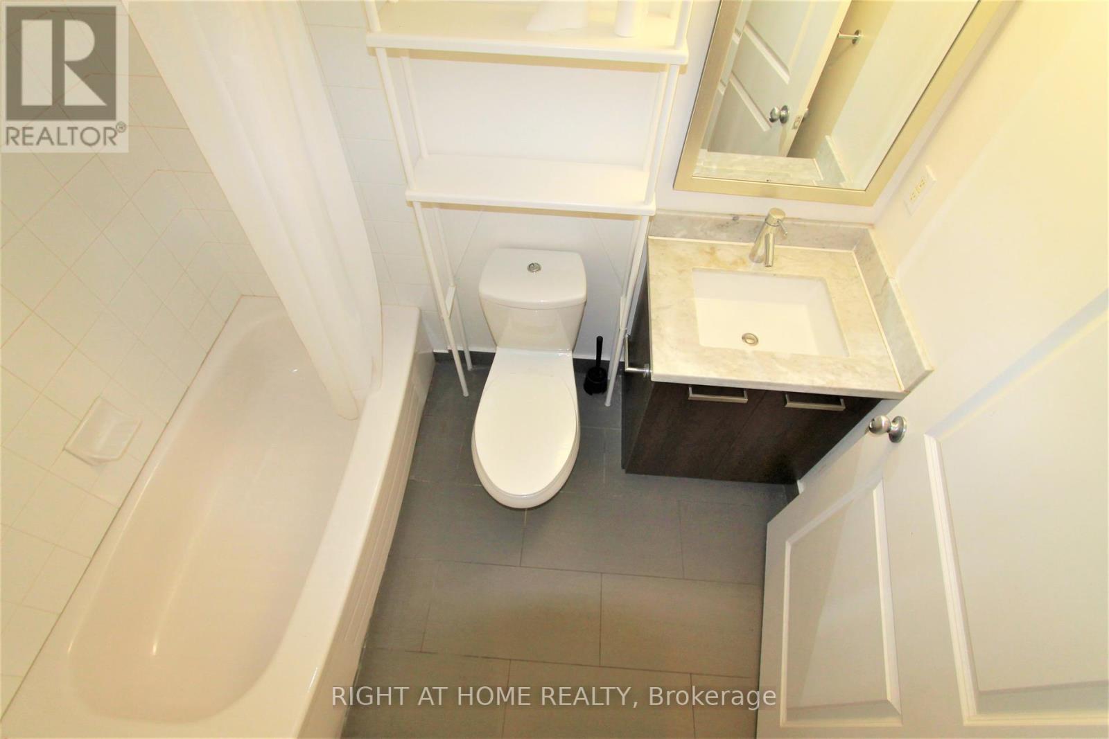 510 - 11 St Joseph Street, Toronto, Ontario  M4Y 3G4 - Photo 18 - C12139027