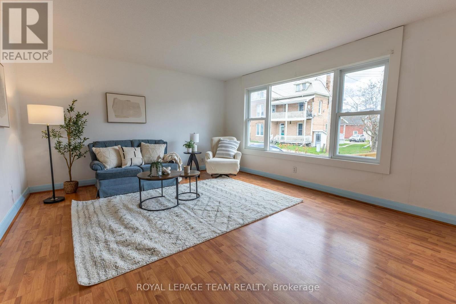 Property at 168 MUNROE AVENUE W image 4