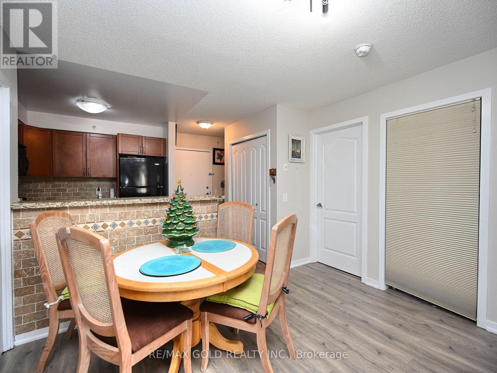1420 - 8 Dayspring Circle, Brampton (Goreway Drive Corridor), Ontario  L6P 2Z7 - Photo 10 - W12139020