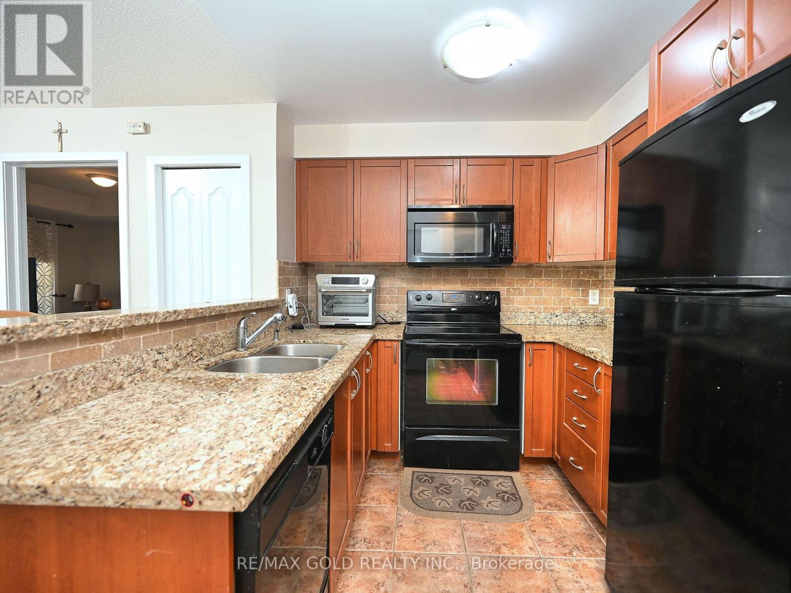 1420 - 8 Dayspring Circle, Brampton (Goreway Drive Corridor), Ontario  L6P 2Z7 - Photo 11 - W12139020