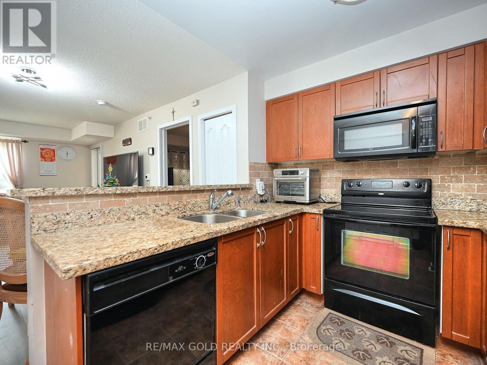 1420 - 8 Dayspring Circle, Brampton (Goreway Drive Corridor), Ontario  L6P 2Z7 - Photo 12 - W12139020