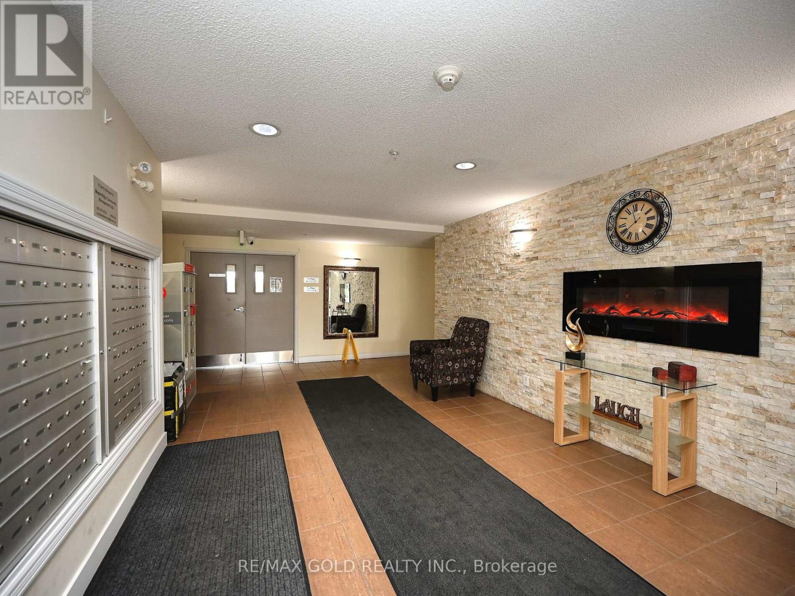 Property at 1420 - 8 DAYSPRING CIRCLE image 3