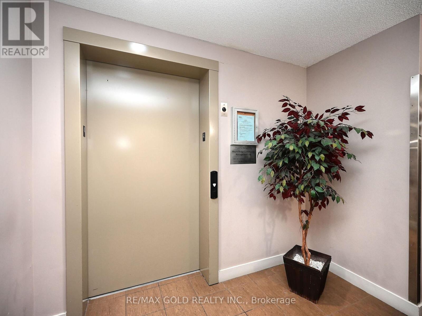 1420 - 8 Dayspring Circle, Brampton, Ontario  L6P 2Z7 - Photo 4 - W12139020