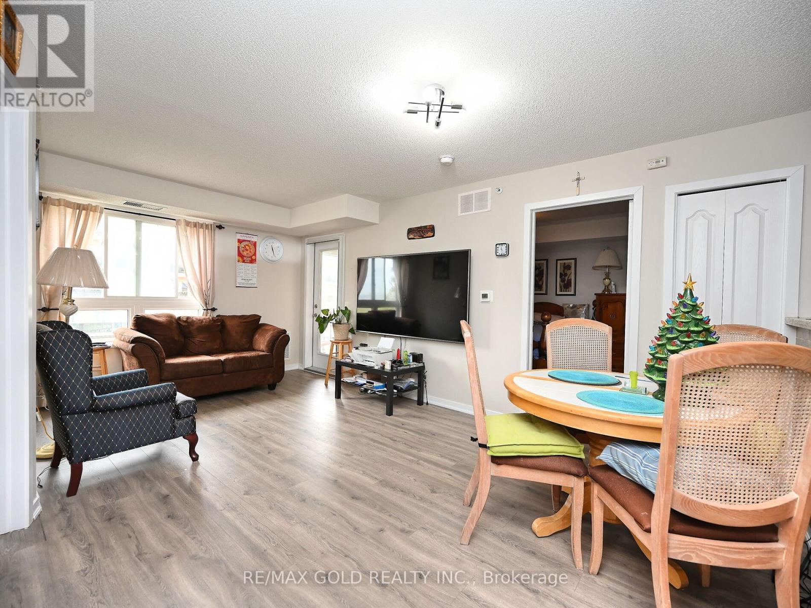 1420 - 8 Dayspring Circle, Brampton (Goreway Drive Corridor), Ontario  L6P 2Z7 - Photo 7 - W12139020
