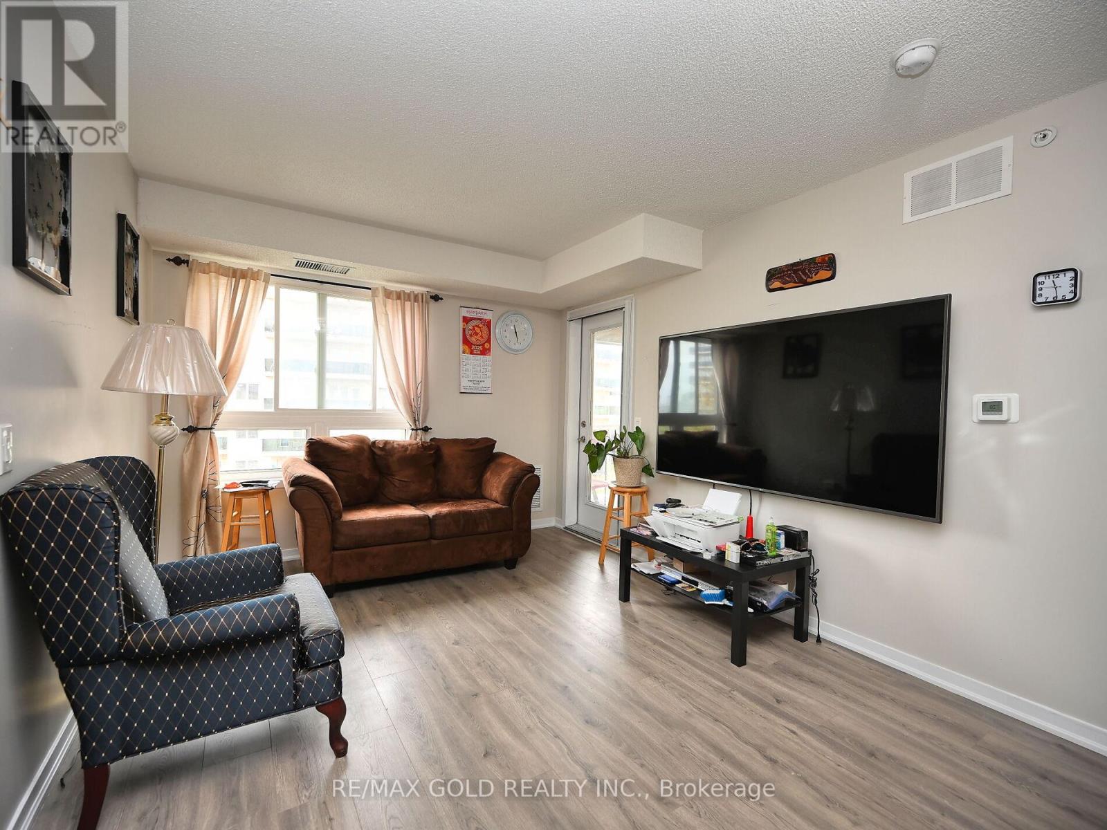 1420 - 8 Dayspring Circle, Brampton (Goreway Drive Corridor), Ontario  L6P 2Z7 - Photo 8 - W12139020