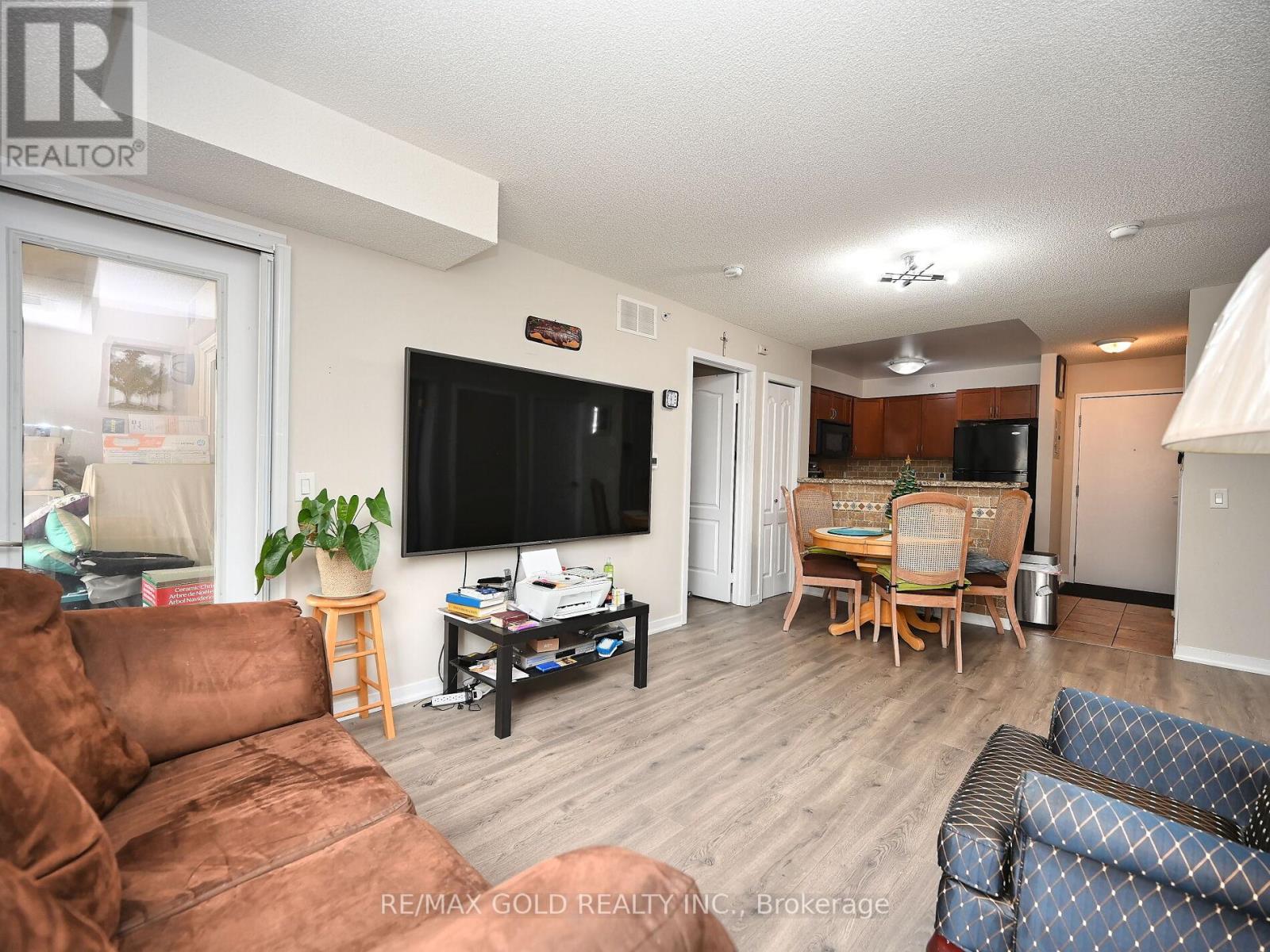1420 - 8 Dayspring Circle, Brampton (Goreway Drive Corridor), Ontario  L6P 2Z7 - Photo 9 - W12139020