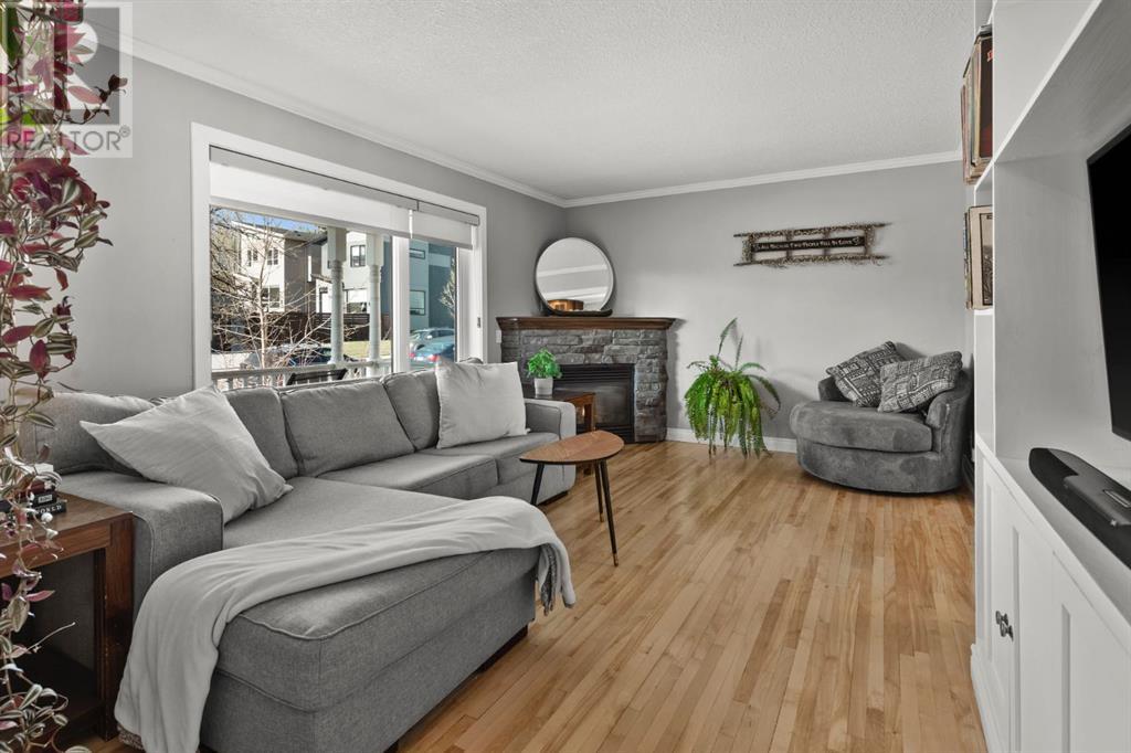 Property at 2154 47 Avenue SW image 3