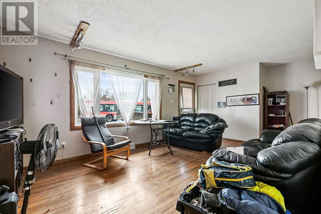 2602 44 Street Se, Calgary, Alberta  t2b 1j6 - Photo 4 - A2219325