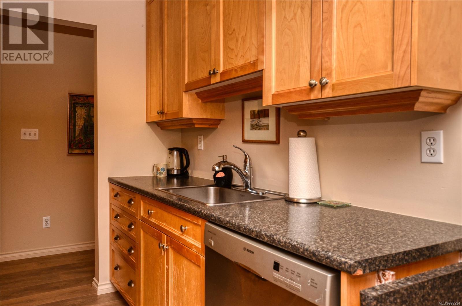 Property at 128 964 Heywood Ave S image 5