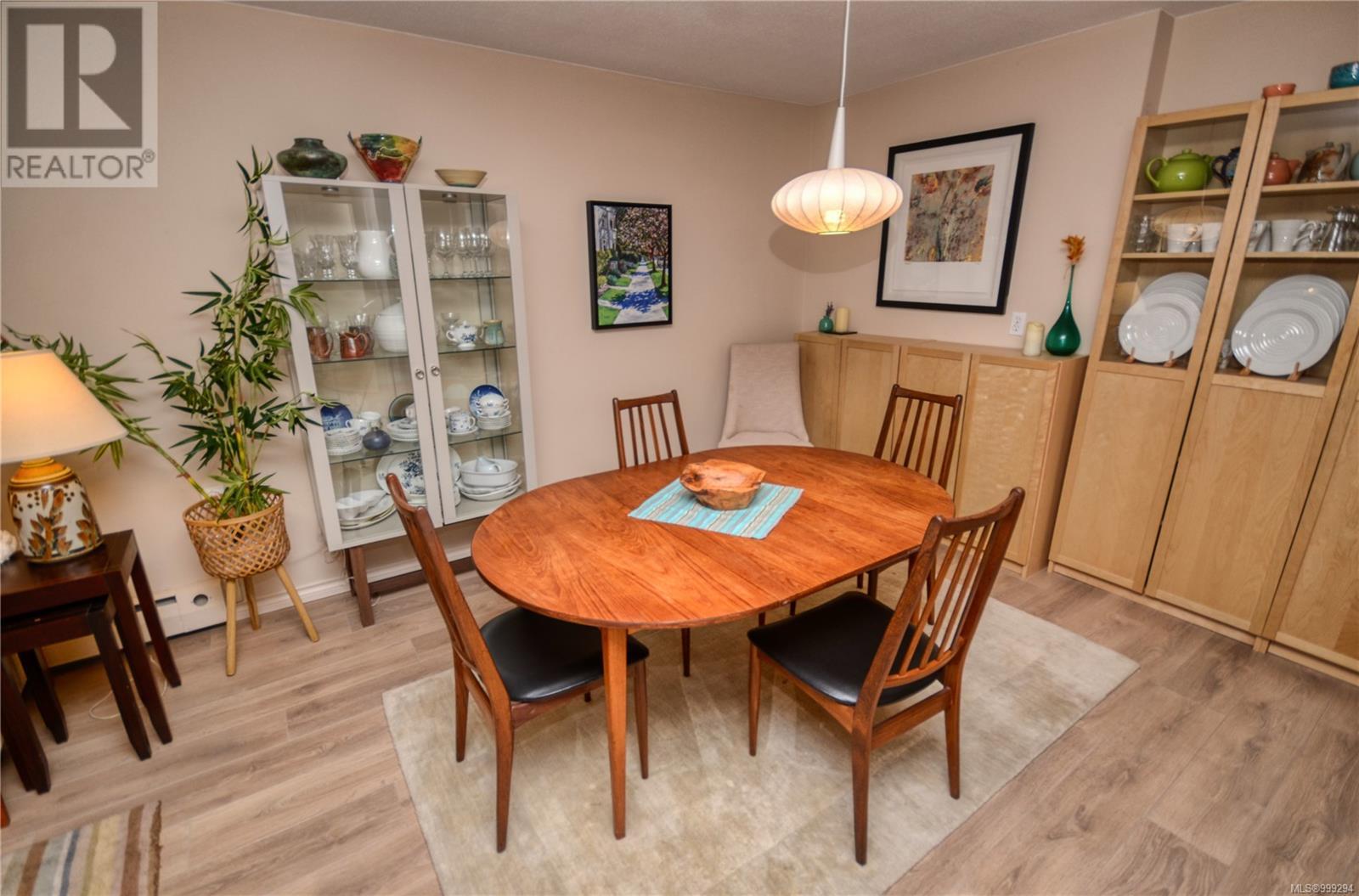 Property at 128 964 Heywood Ave S image 4