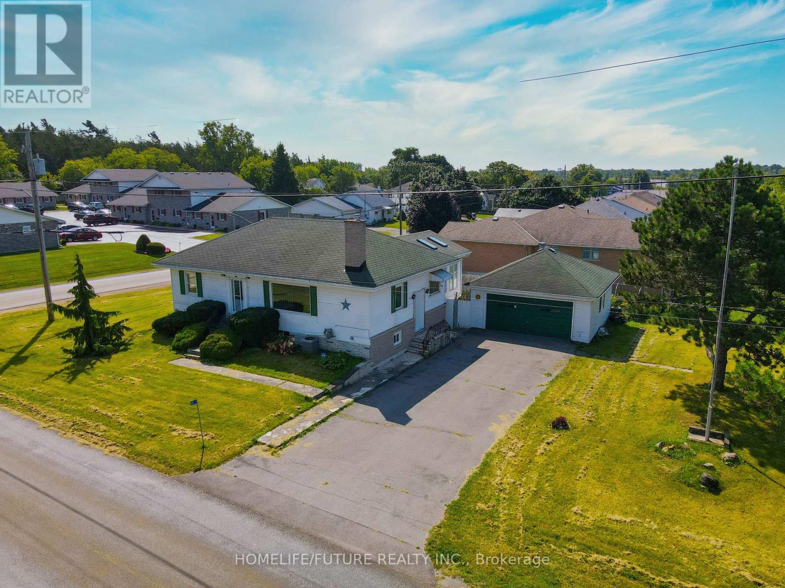 14 Latchford Street, Belleville, Ontario  K1K 1K0 - Photo 1 - X12135687