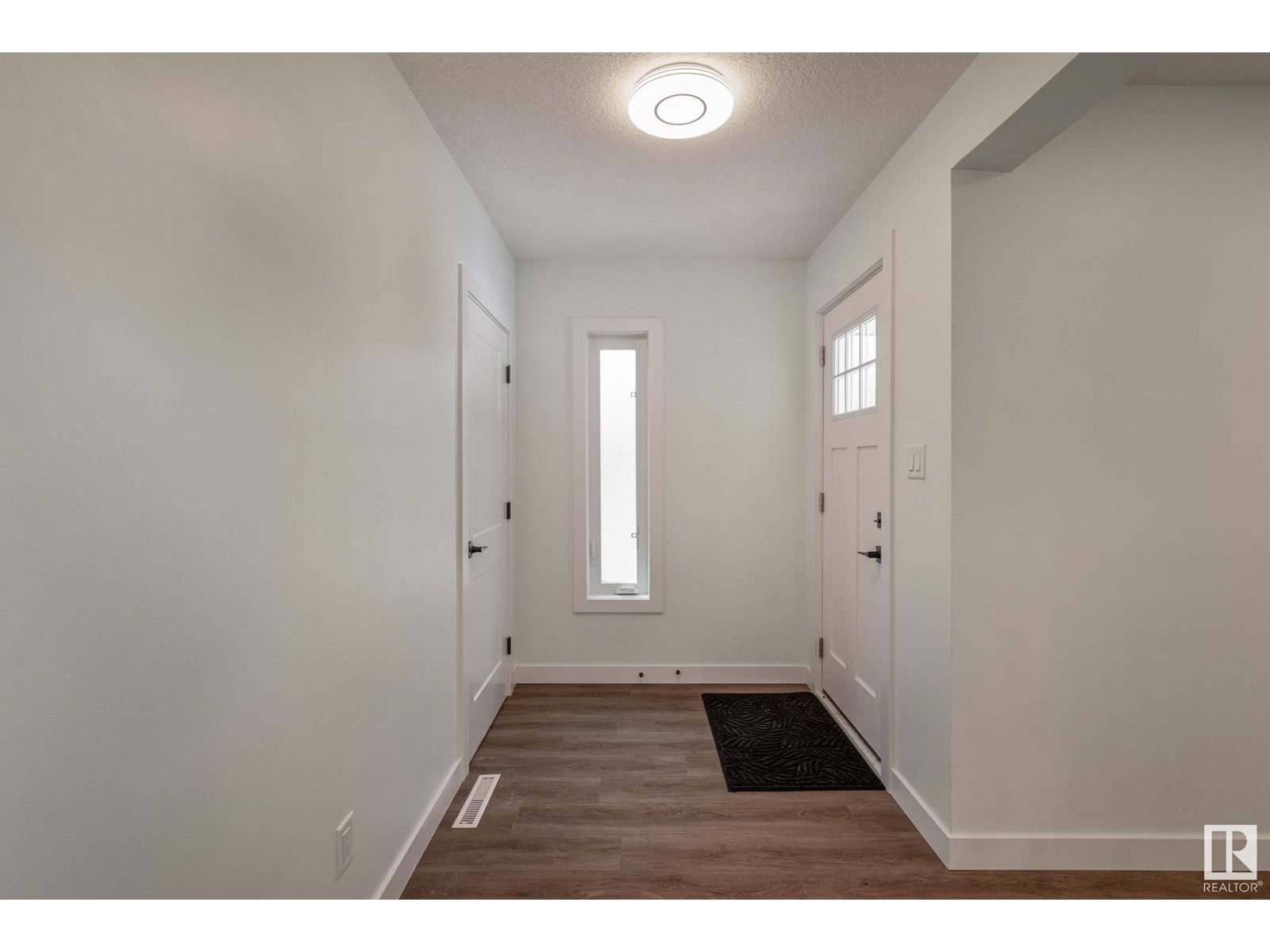 Property at 14622 95 AV NW image 5