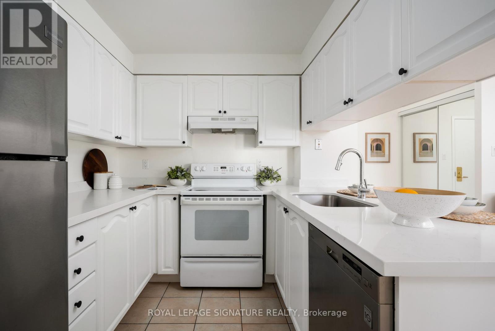 Ph4 - 889 Bay Street, Toronto, Ontario  M5S 3K5 - Photo 10 - C12138937