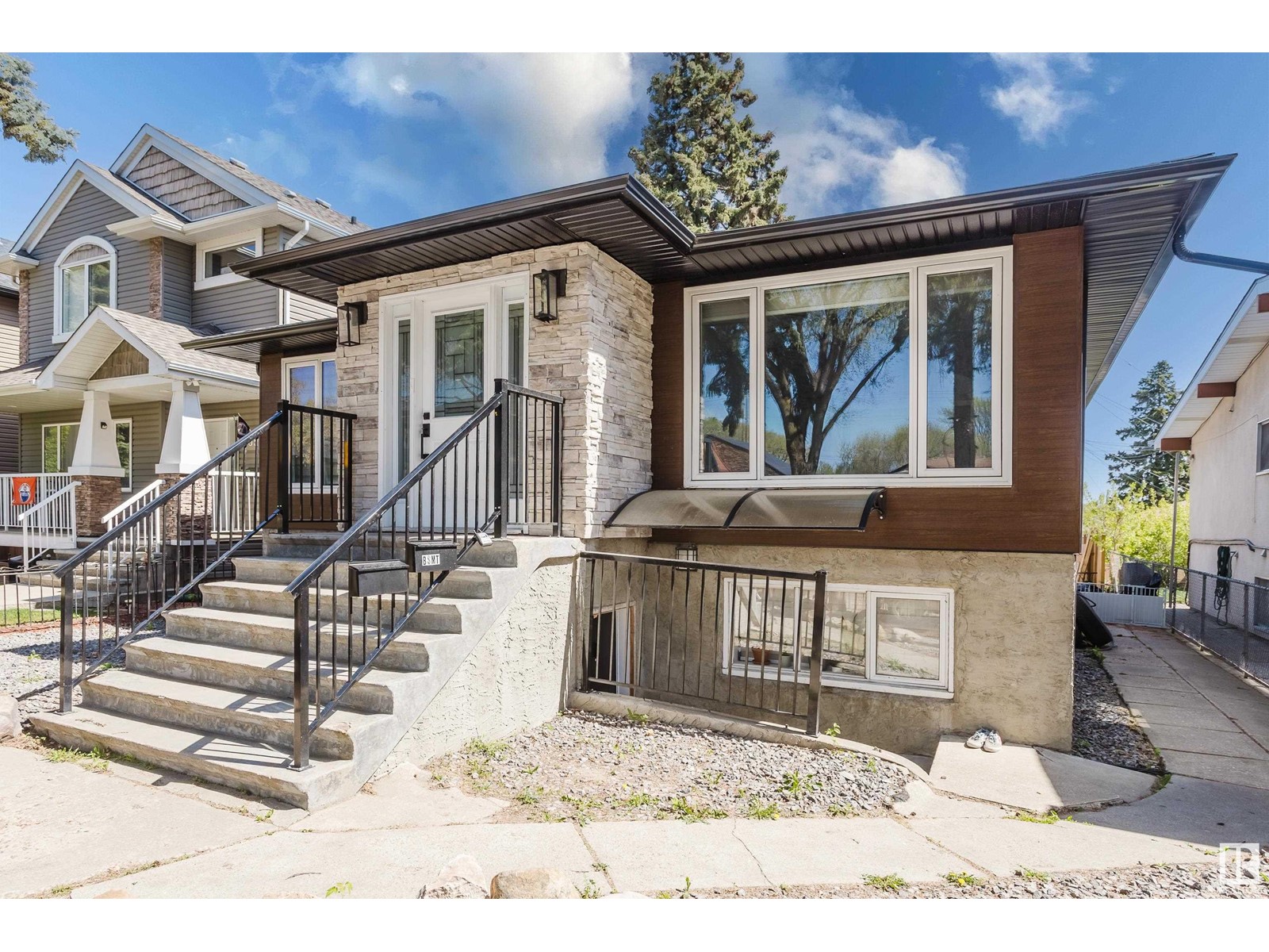 Property at 10505 76 ST NW image 2