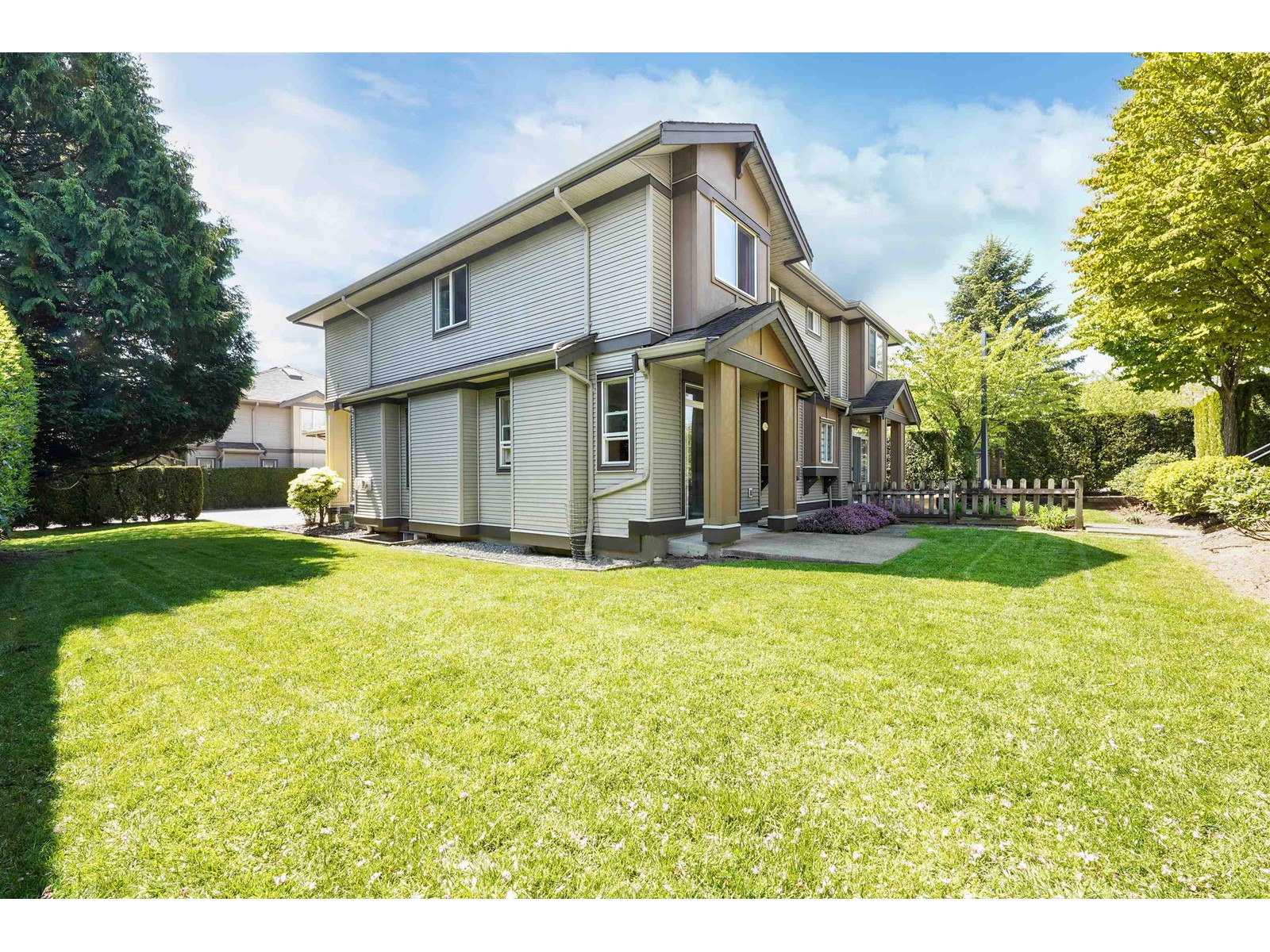 Property at 53 15168 66A AVENUE image 2