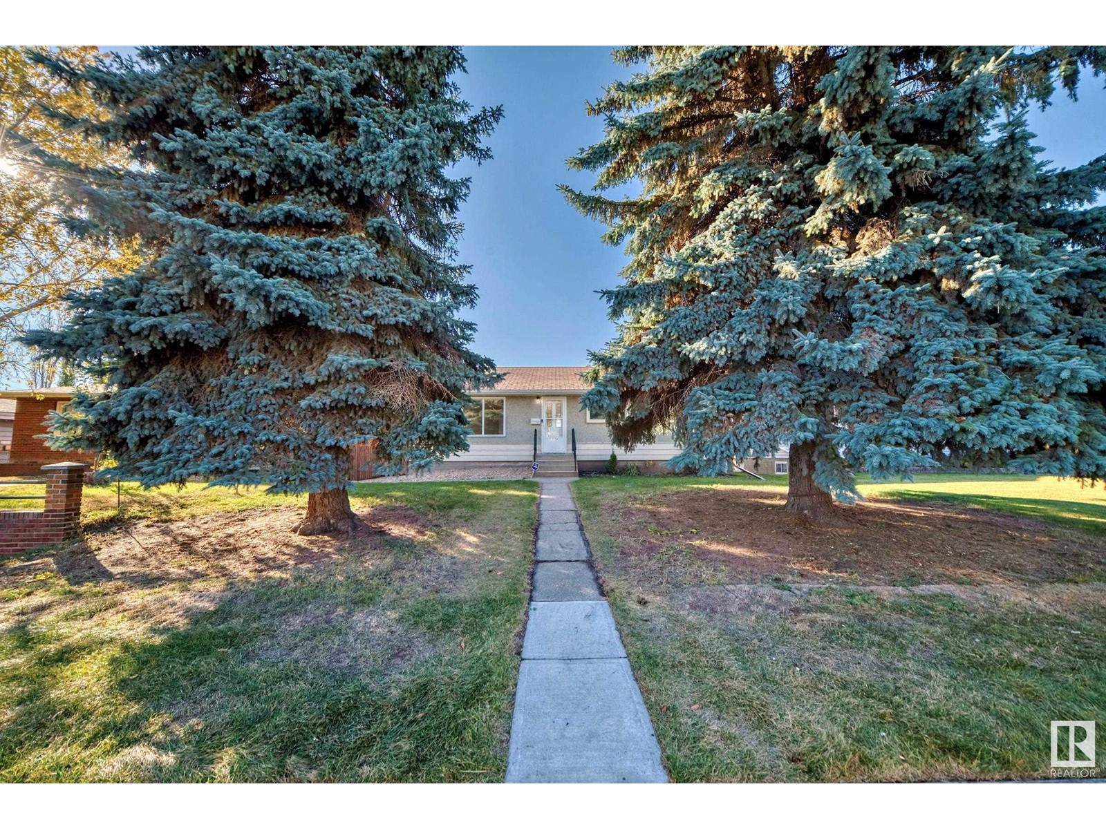 Property at 13124 83 ST NW image 1