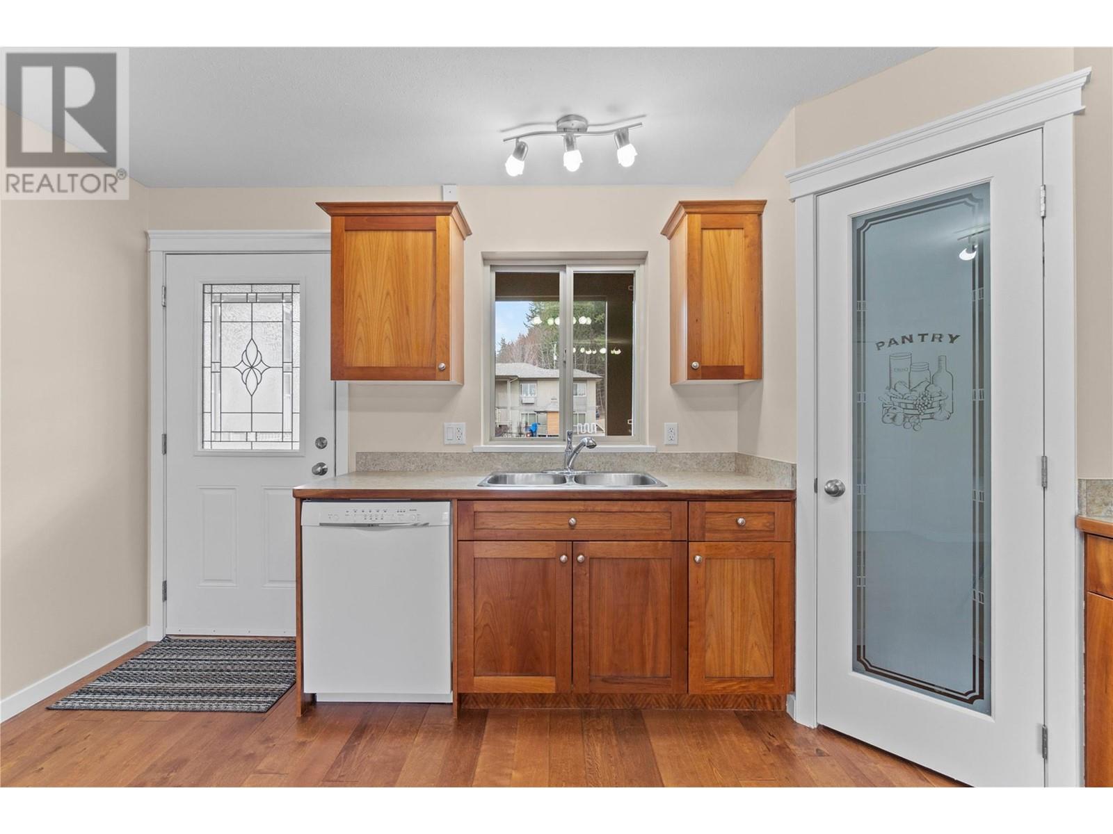 Property at 781 2 Street SE Unit# 203 image 1