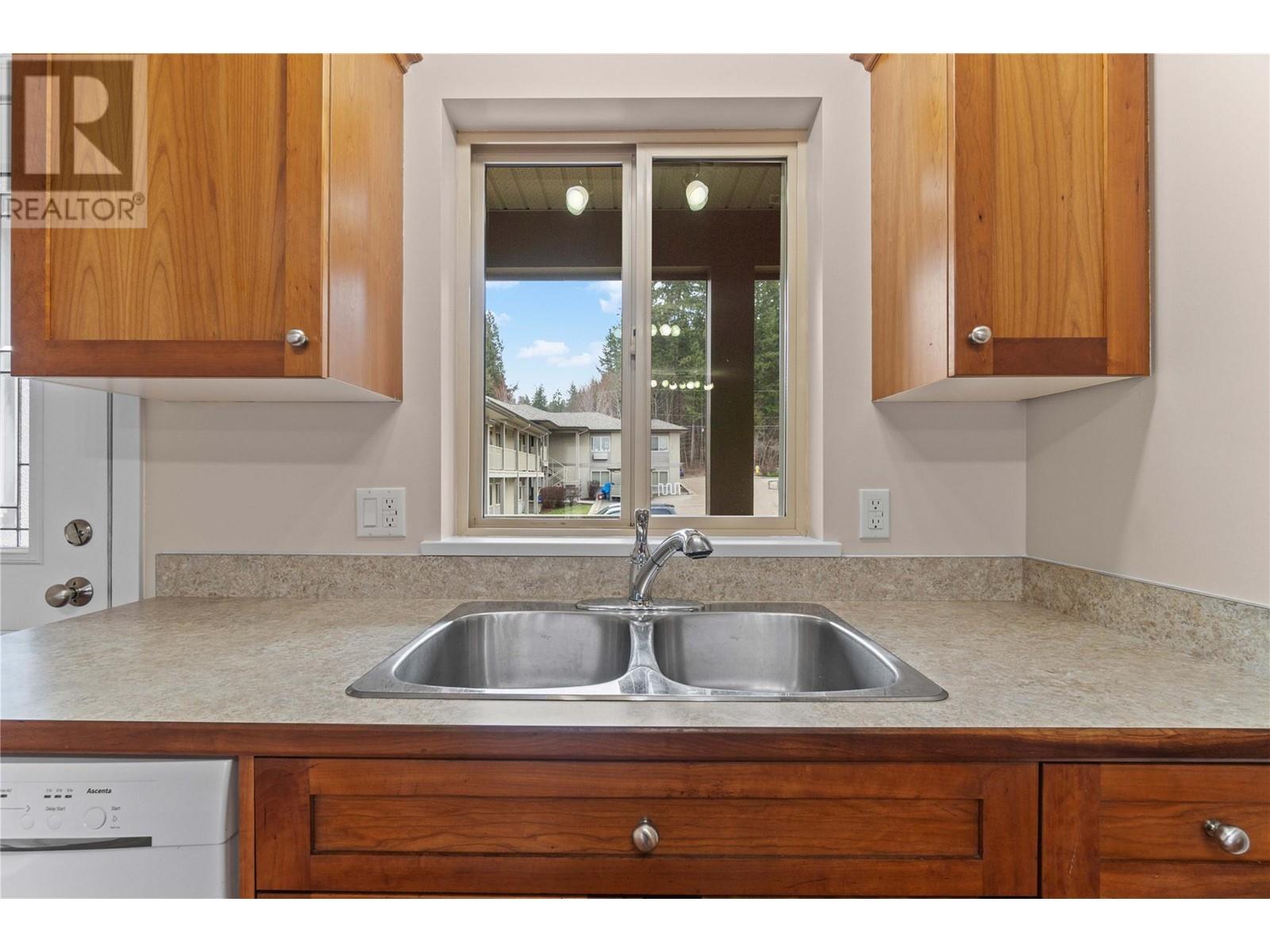 Property at 781 2 Street SE Unit# 203 image 3